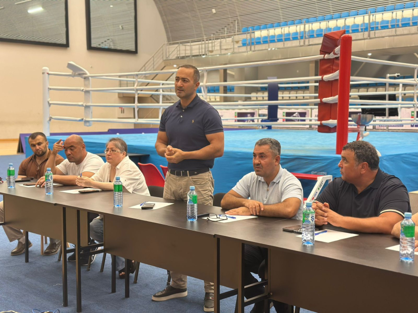 Boks Federasiyasının rəsmiləri milli komandaların məşqçiləri və hakimlərlə görüşüb